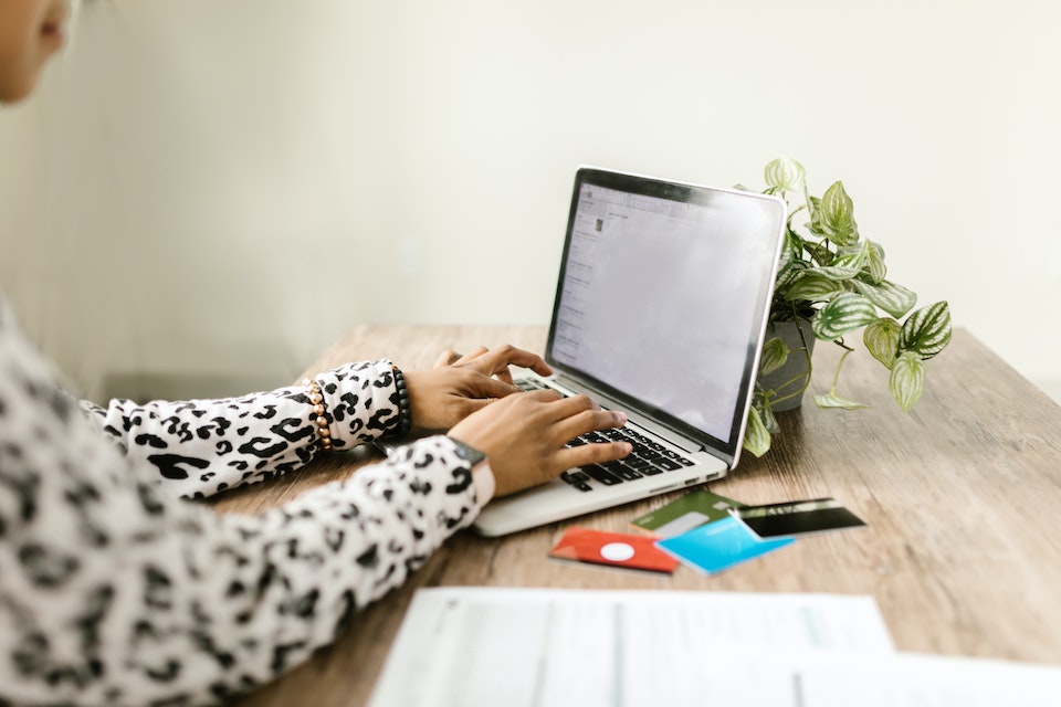 Desistência de compra on-line por problemas no pagamento afetam receita