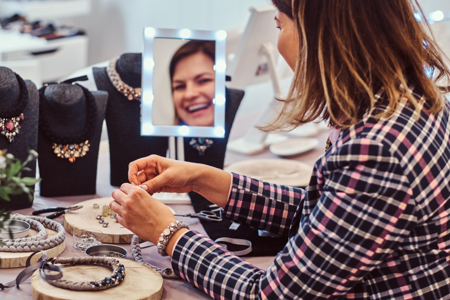 Saiba como empreender online com segurança e praticidade: conheça o mercado de joias