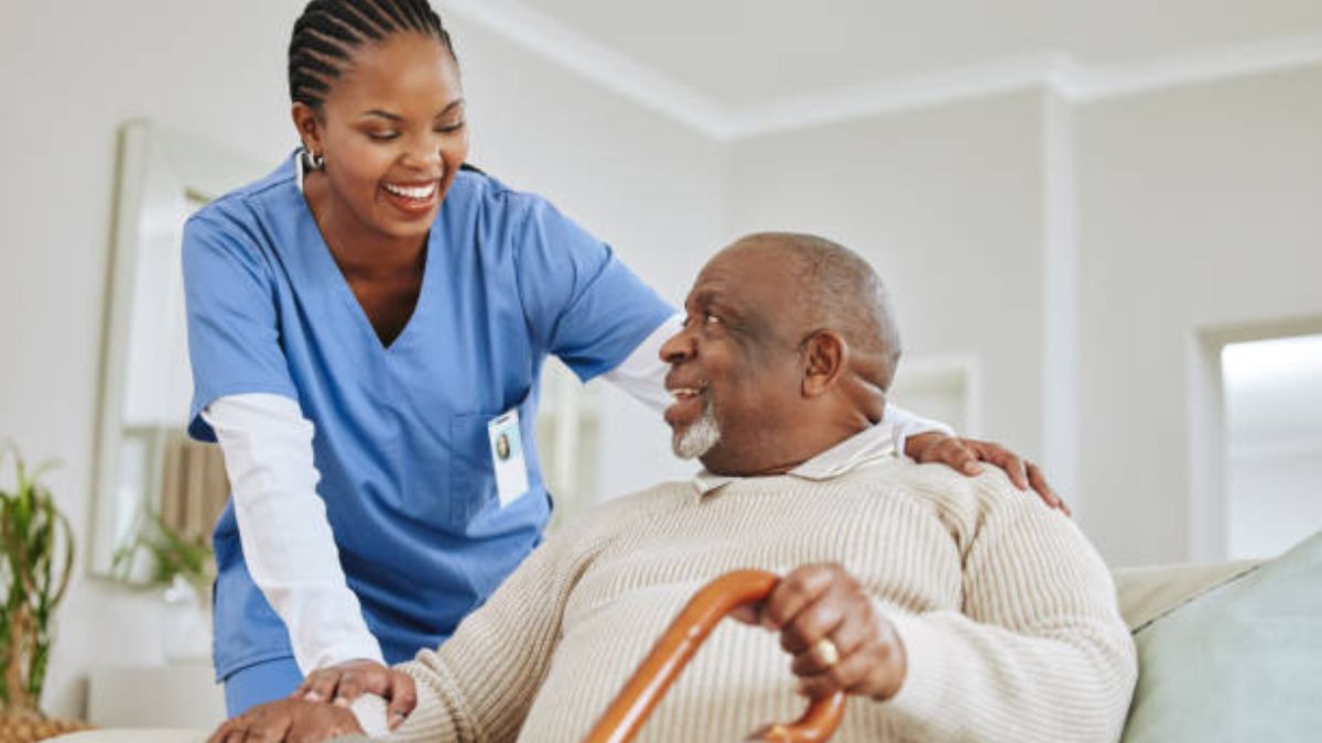 Qual o preço de um cuidador de idosos 3 vezes por semana?￼
